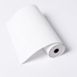 Caixa de 6 rolos de papel térmico contínuo A4. Cada rolo mede 30m de comprimento
