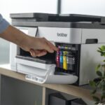 MFCJ5010DW - Impressora multifunções de tinta profissional A4, WiFi, WiFi Direct e Gigabit Ethernet - Impressora | Copiadora | Scanner | Fax - Bandeja 250 folhas - Conexão móvel/Cloud - Visor tátil a cores de 6,8 cm - ADF 50 folhas - Profissional